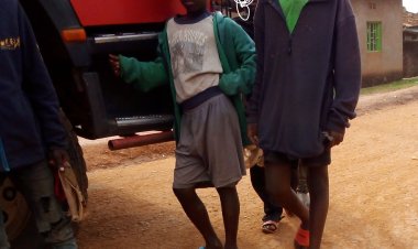 Kamonyi -Rugobagoba :  Abana  batiga birirwa bazerera  mu isanteri bateye impungenge.