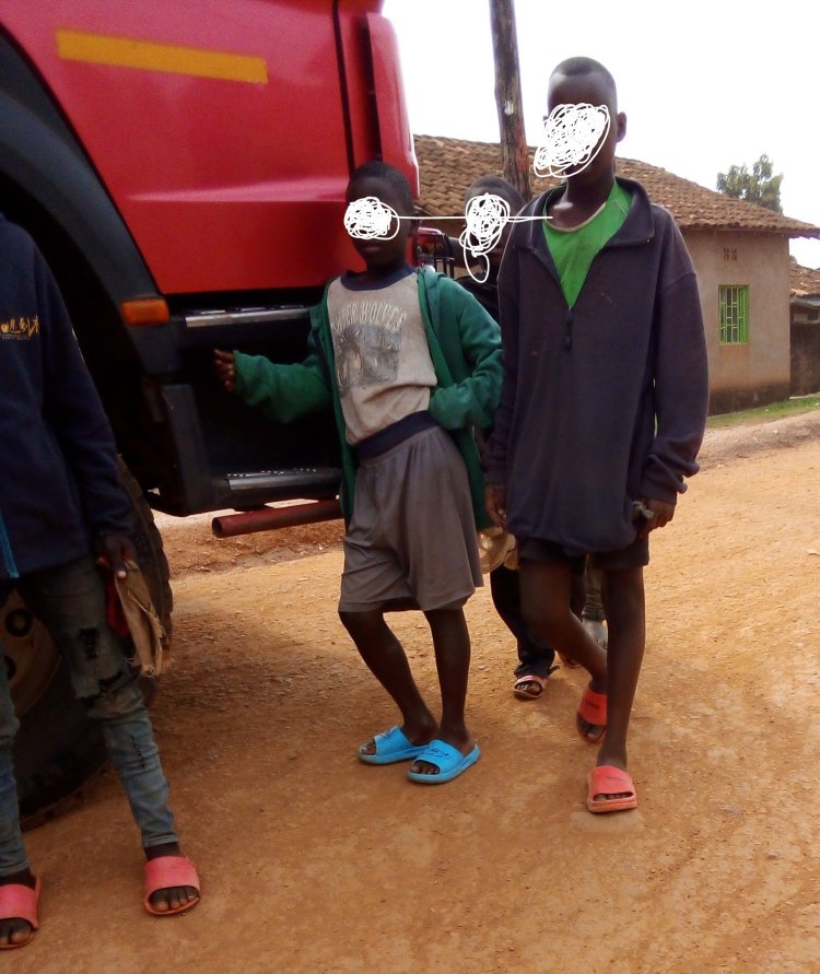 Kamonyi -Rugobagoba : Abana batiga birirwa bazerera mu isanteri bateye impungenge.