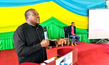 Minisitiri  Gatabazi yatunze agatoki ibishobora  gutiza umurindi ruswa